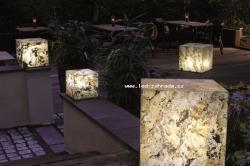 Venkovní svítící objekty -  svítící krychle z přírodní břidlice
