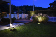 Dekorativní osvětlení u terasy a bazénu bezpečné 12V zahradní osvětlení 