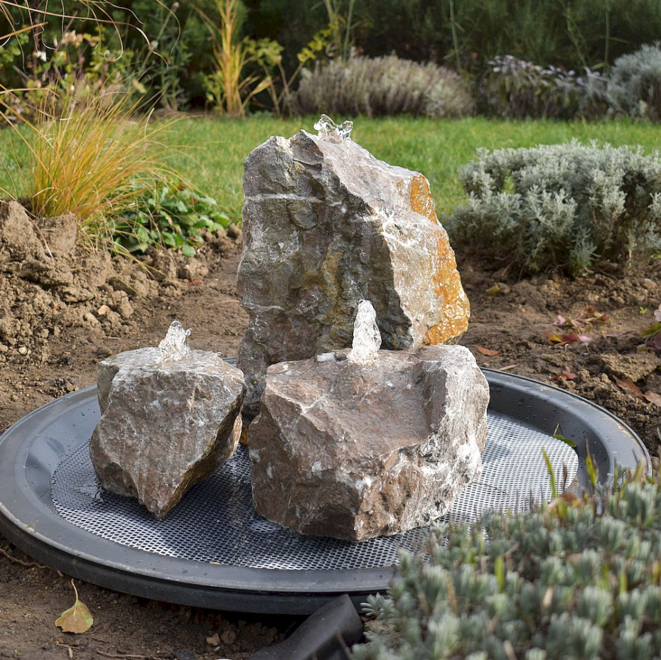 Venkovní fontána vrtaný kámen 