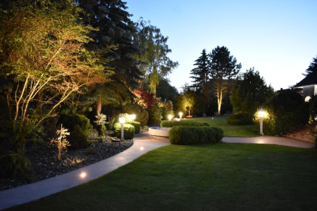 Scénické osvětlení stromů v zahradě 12V zahradní osvětlení Lightpro 